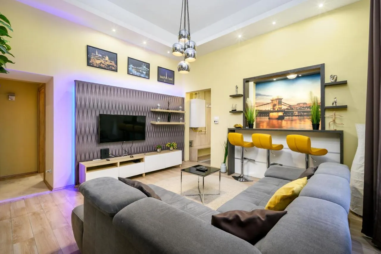 Downtown Deluxe-Two Bedroom Apartment With Sauna location