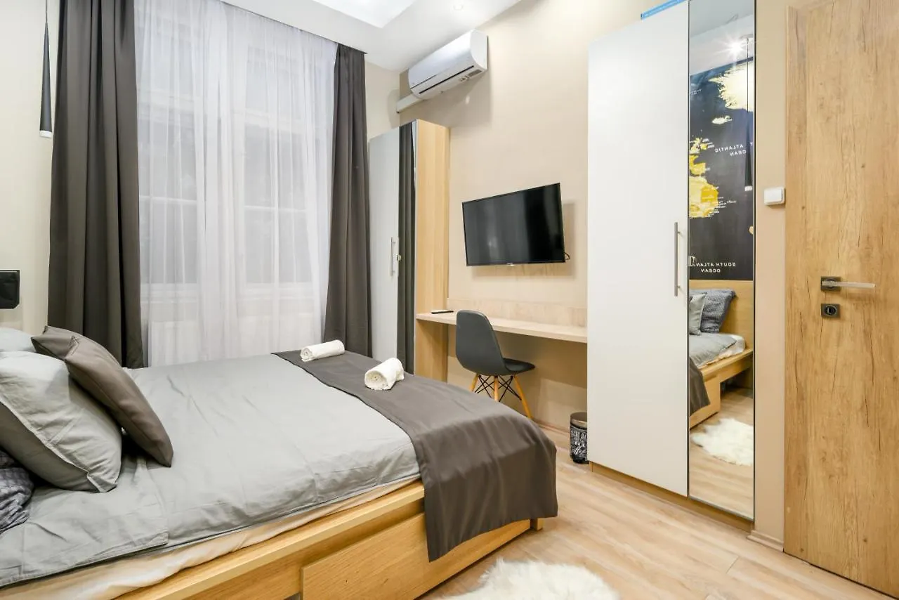 Downtown Deluxe-Two Bedroom Apartment With Sauna Budapest